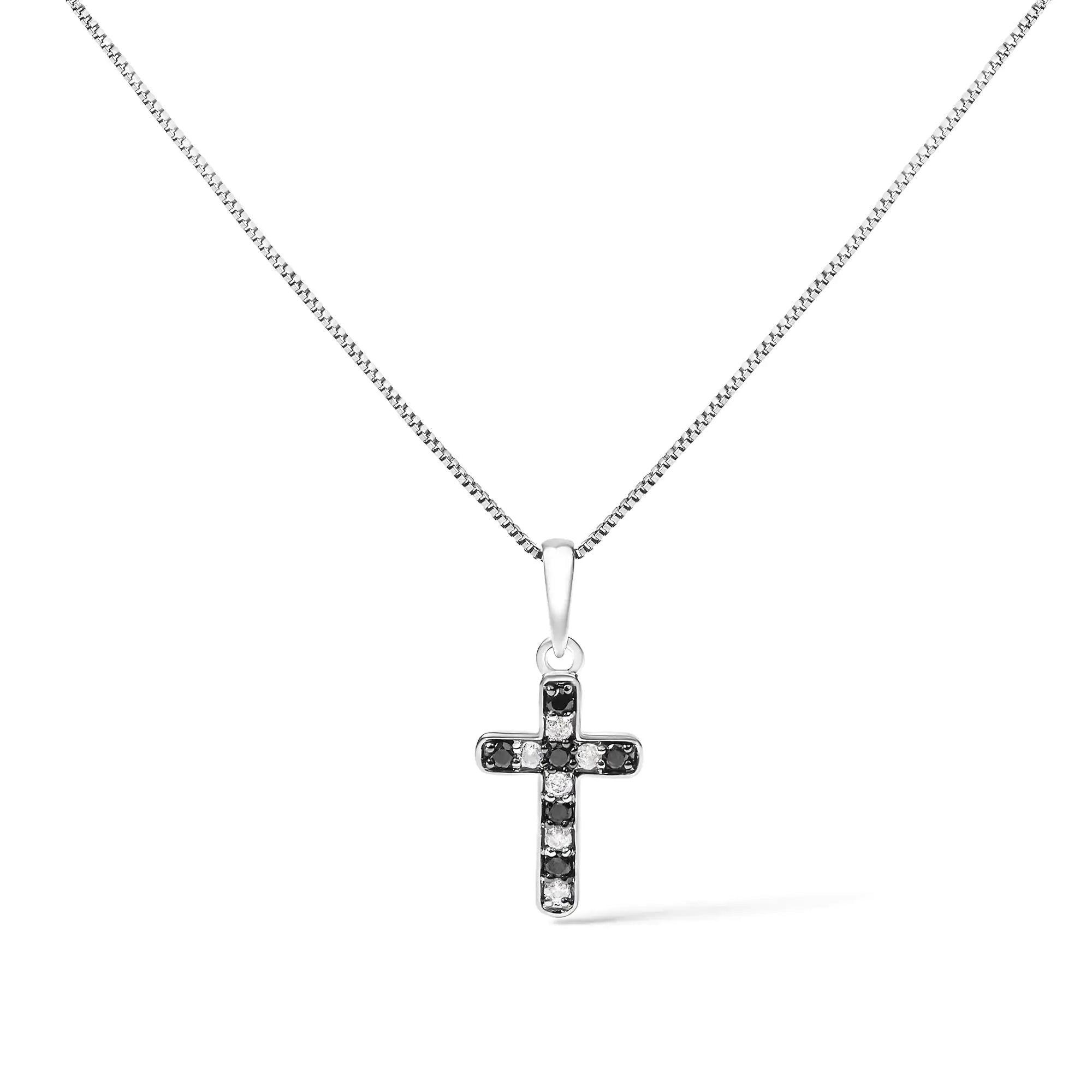 925 Sterling Silver Round Natural Treated Black and White Diamond Cross Pendant Necklace1/4 Cttw Round Natural Treated Black and White Diamond Cross Pendant Necklace (Black and I-J Color, I3 Clarity)